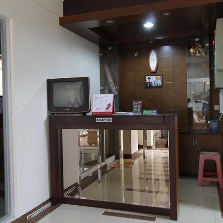 Reddoorz Plus Near Ambassador Mall Jakarta Exteriör bild
