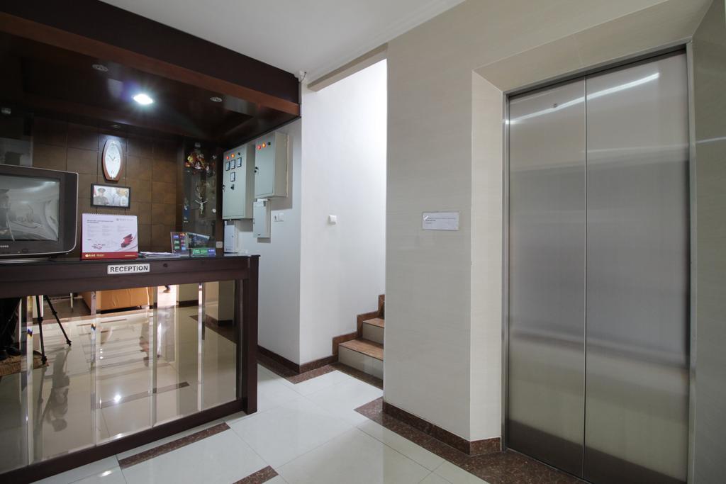 Reddoorz Plus Near Ambassador Mall Jakarta Exteriör bild