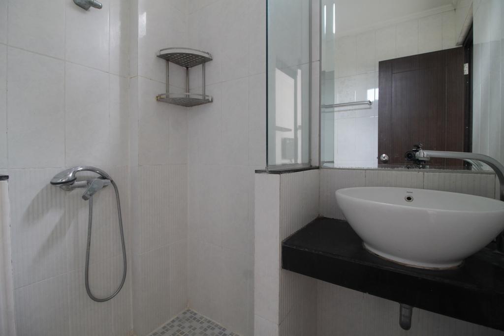 Reddoorz Plus Near Ambassador Mall Jakarta Exteriör bild